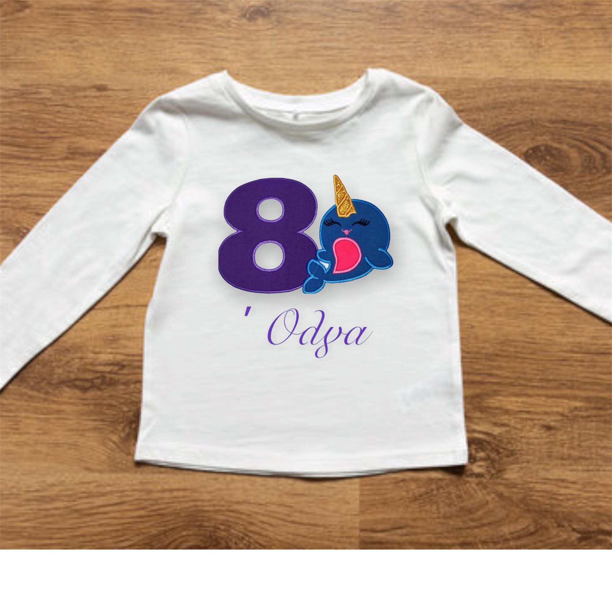 Μπλουζάκι γενεθλίων με κεντημένο σχέδιο ηλικία και όνομα Φαλαινίτσα