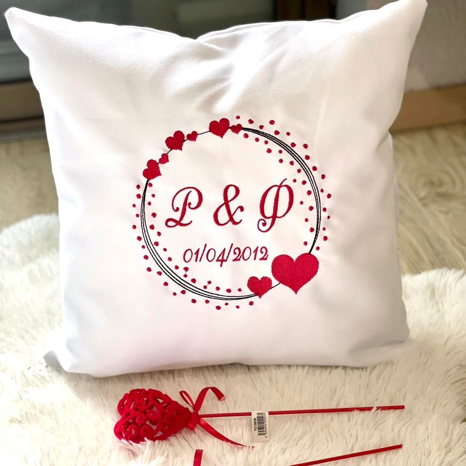 Μαξιλάρι με τα Αρχικα του Ζευγαριού και την ημερομηνία
