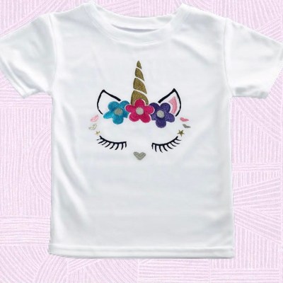 T-Shirt γενεθλίων με κεντημένο σχέδιο unicorn